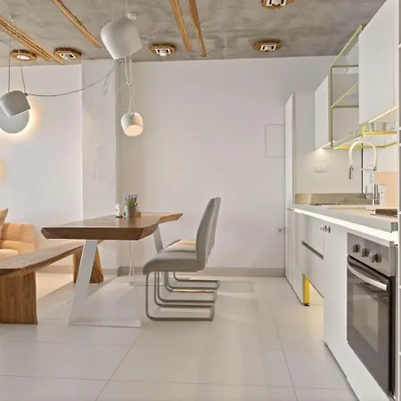 Design Lux Apartment Beauty In Bamboo Garden,No Shoes Allowed Inside Apartment *