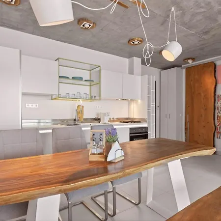 Design Lux Apartment Beauty In Bamboo Garden Апартамент Варна